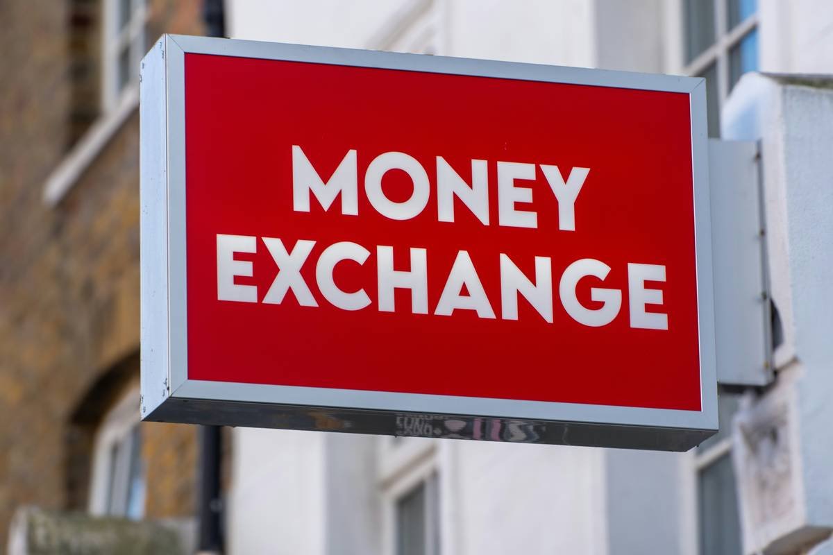 Travel Money Limits Guide showing daily withdrawal caps by country
